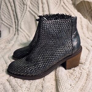 Band of Gypsies Cortez Ankle Boots Metallic Pewter Basketweave Women 7 Excellent